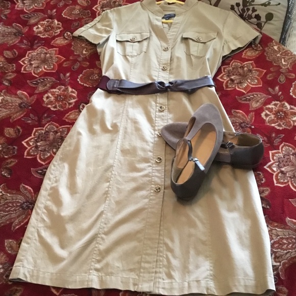 Jones New York Dresses & Skirts - Short sleeve khaki safari style dress
